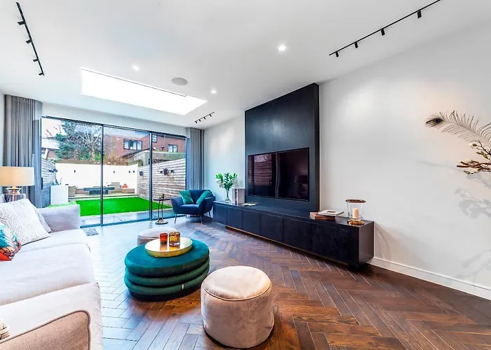 Battersea Church Road I Unique 3 Bedrooms Luxurious House Near Battersea Park